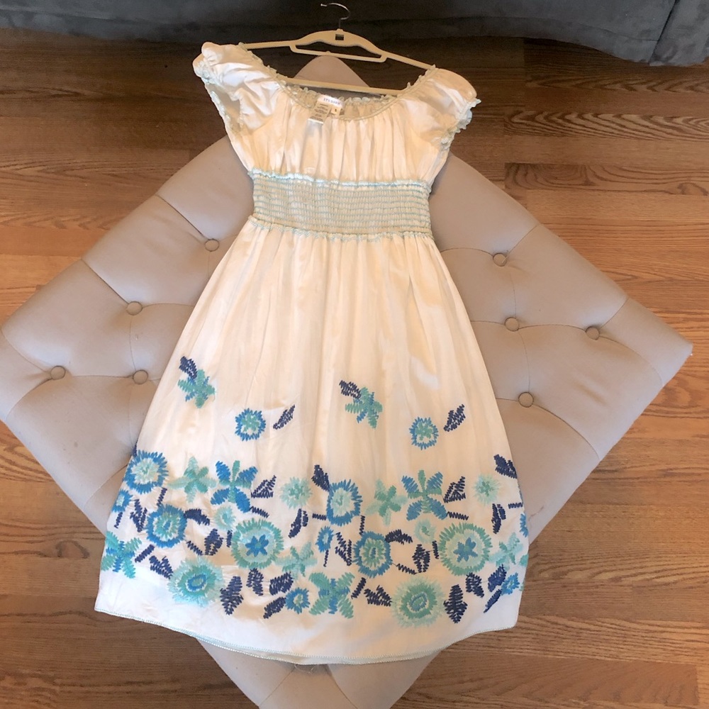 Beautiful white summer dress with flower stitching